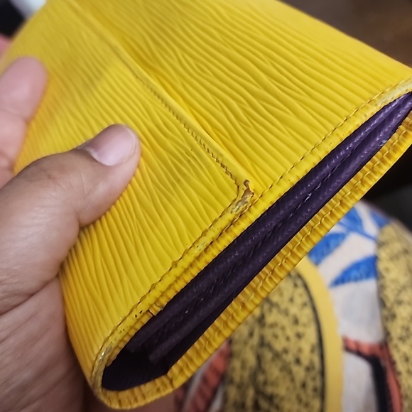 Authentic LOUIS VUITTON Epi Porte Tresor International Snap Wallet in Yellow - Picture 13 of 13